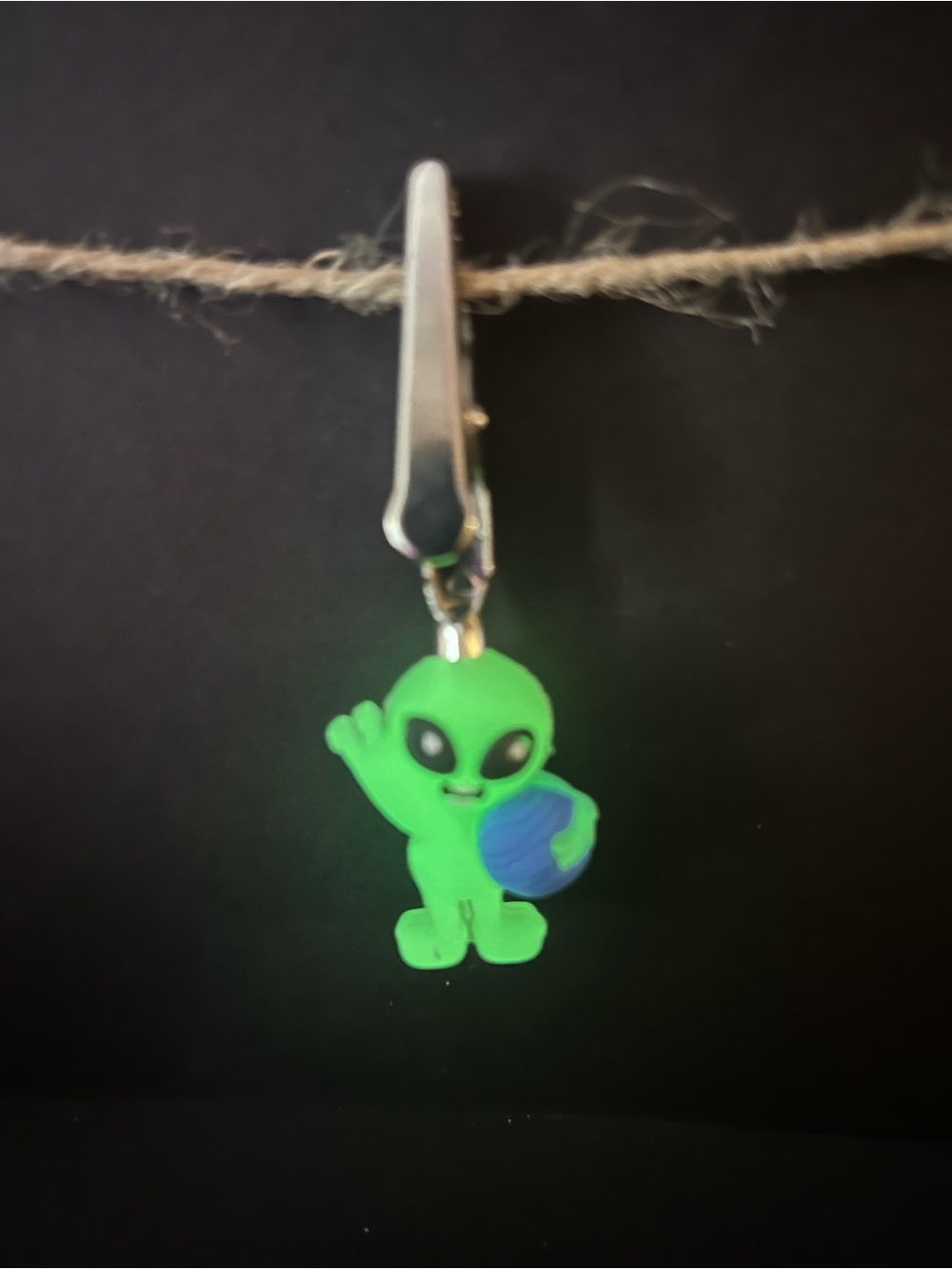 Glow in the Dark Alien Roach Clip